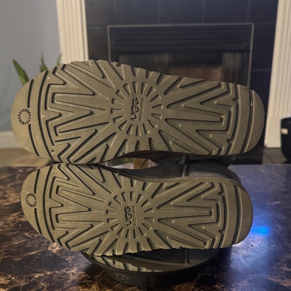 UGG Gray Bailey Suede Women's Boots - Women’s Size 8 - Picture 7 of 7